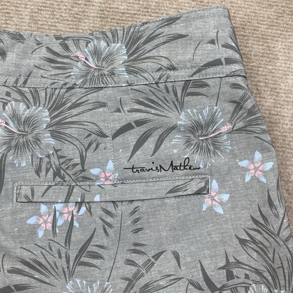 Travis Mathew Boardshorts Gray Floral Print Shorts Men’s Size Large - Picture 8 of 14